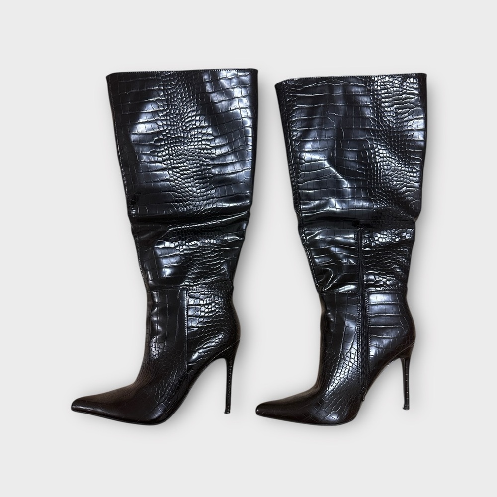 Elegant Black Croc-Patterned Heeled Boots